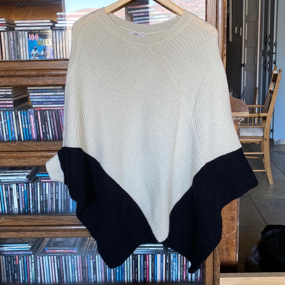 Colour Block Black/ Cream Poncho with Cuffs “Muche et Muchette” One Size